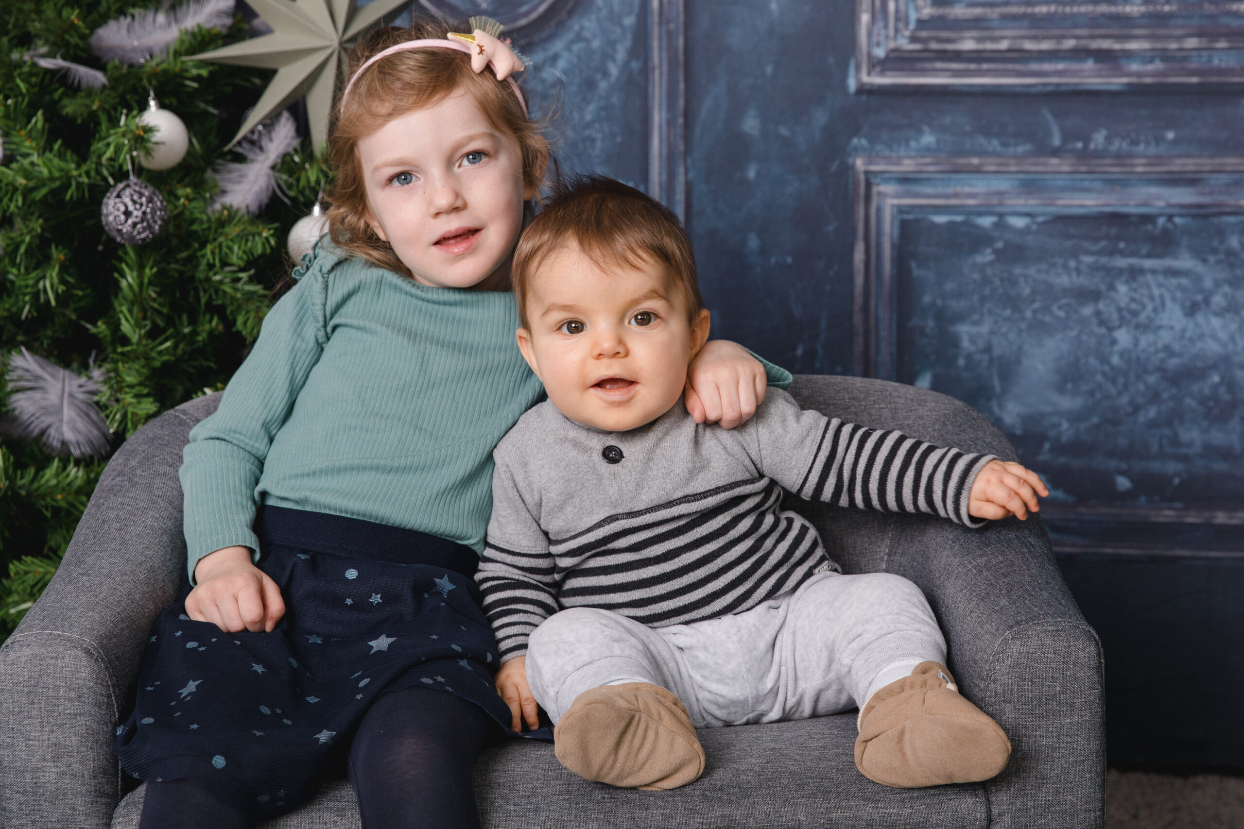 Familienmoment im Weihnachtsset