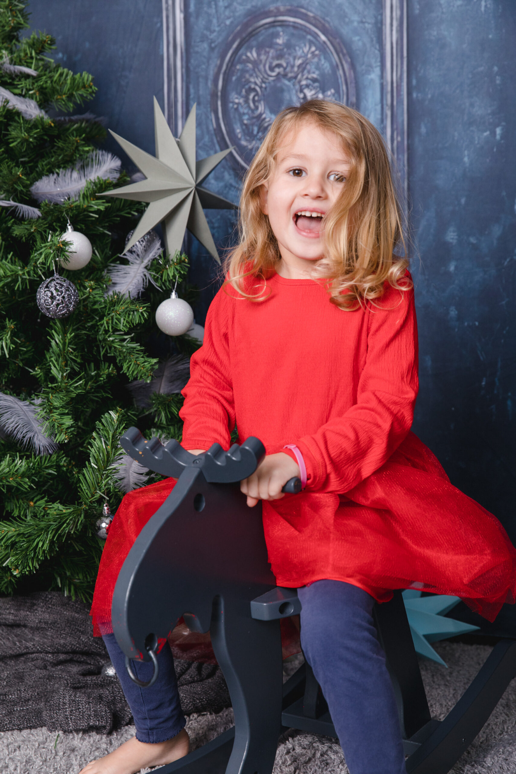 Weihnachtliches Familienfoto im Baby-Memories-Studio